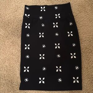 Lularoe Black and White Cassie Skirt Size S